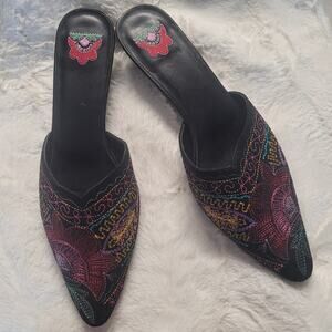 Chico's Y2k black floral embroidered kitten heel mules, size 9